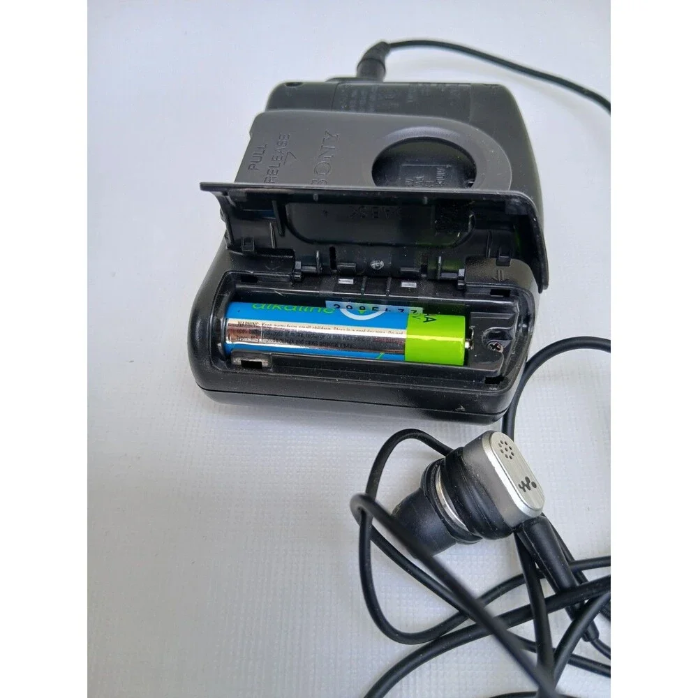Sony Walkman SRF-M37W AM FM Weather Band Radio Tested & Working W/ belt clip Vtg